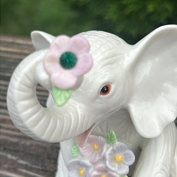 Lenox  Jewels Collection Sitting Elephant  With Flowers Figurine blue - Picture 4 of 5